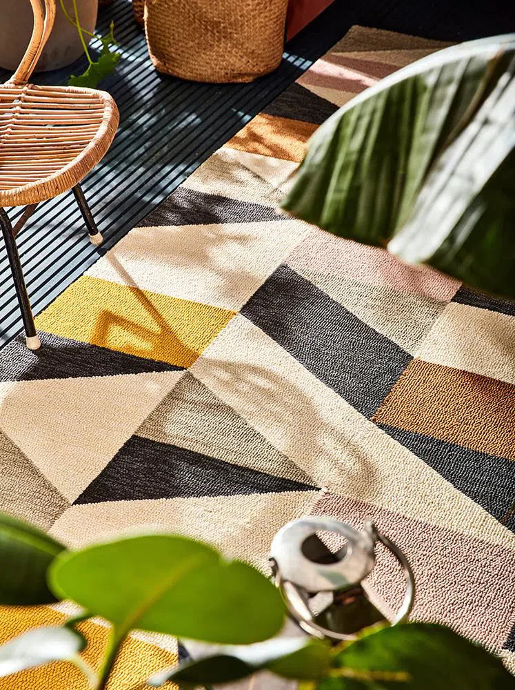 Scion Nuevo Blush Outdoor Rug 426102